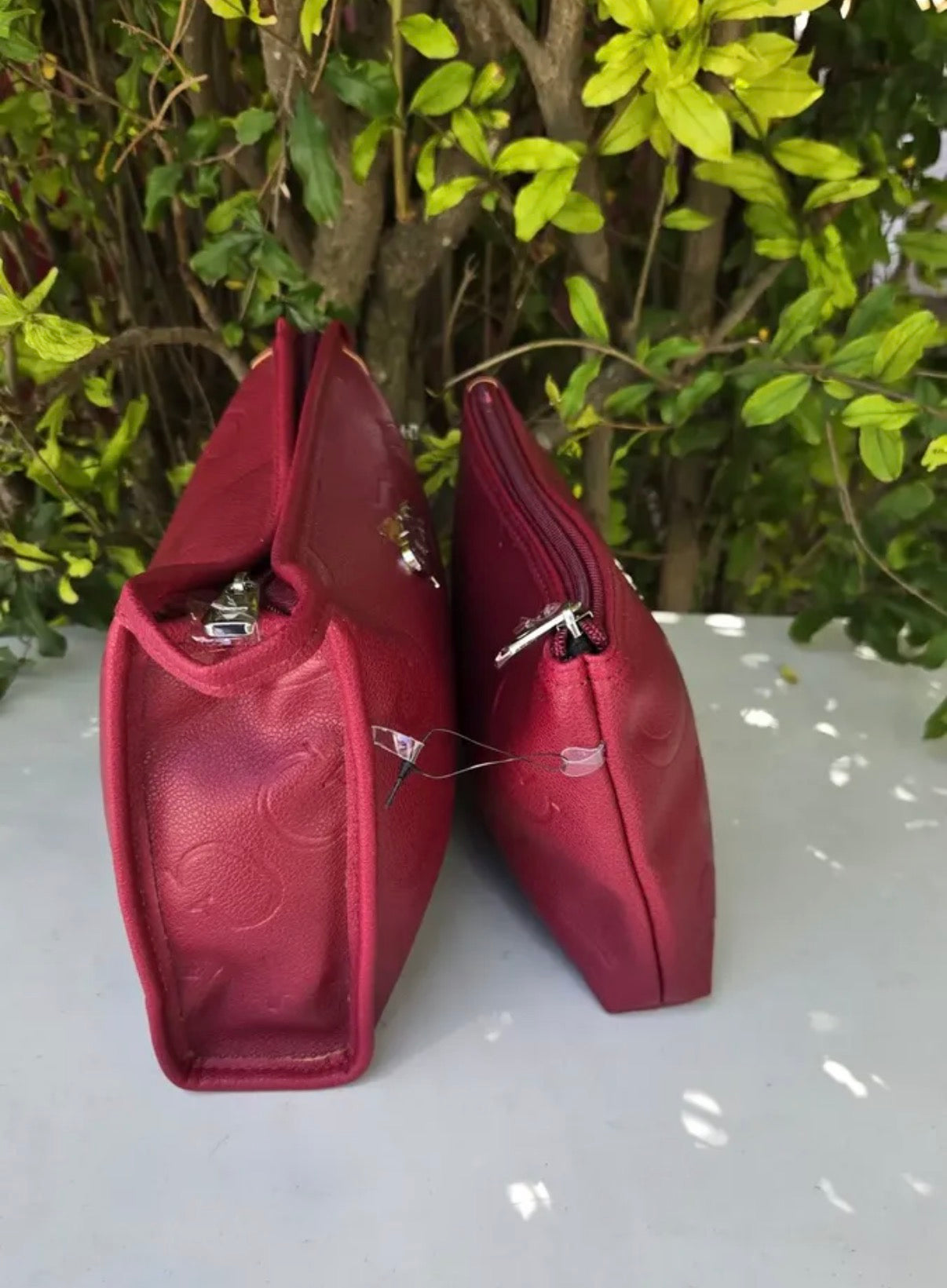 Set 2 pzas Guess Rojo Cosmetiqueras
