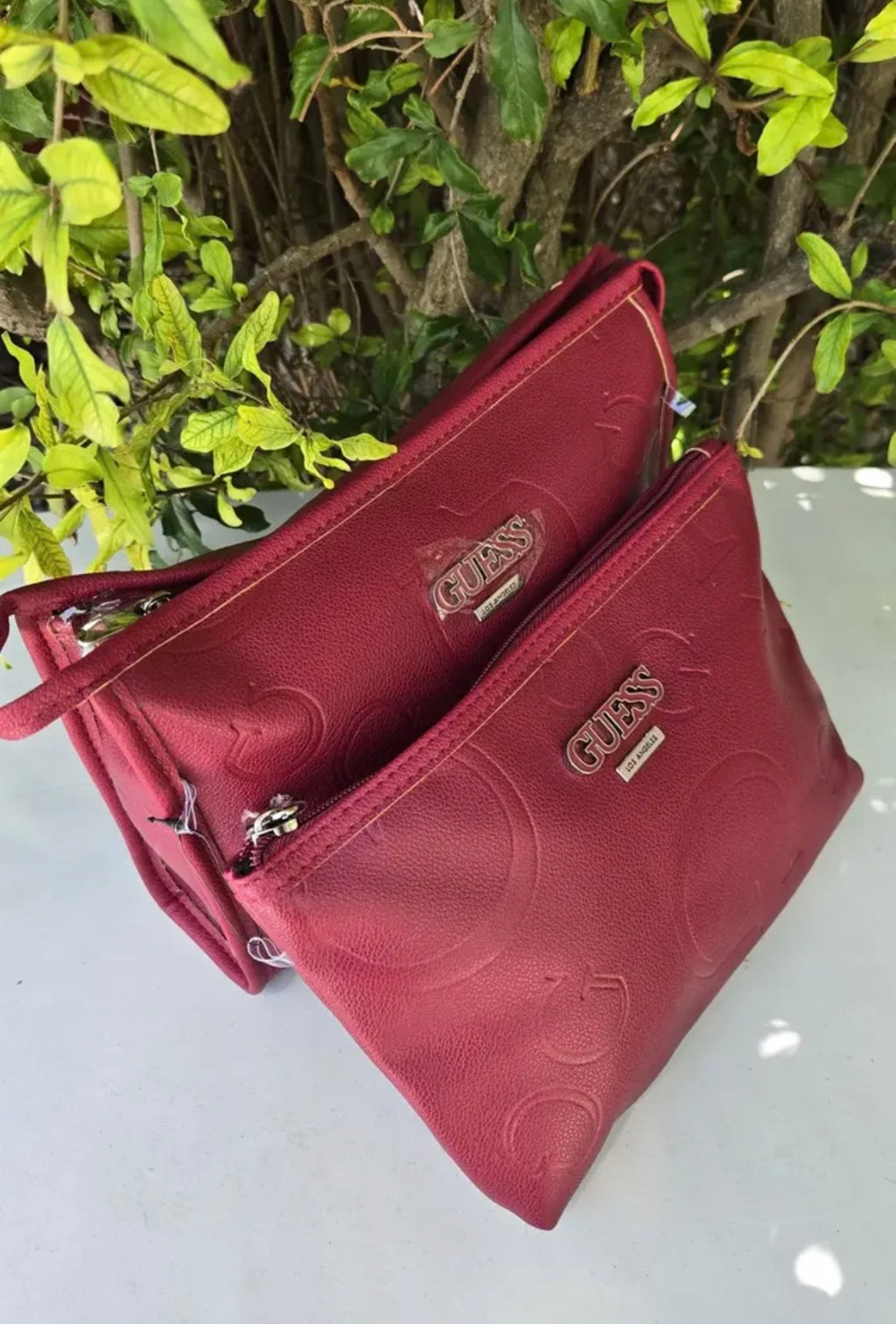 Set 2 pzas Guess Rojo Cosmetiqueras