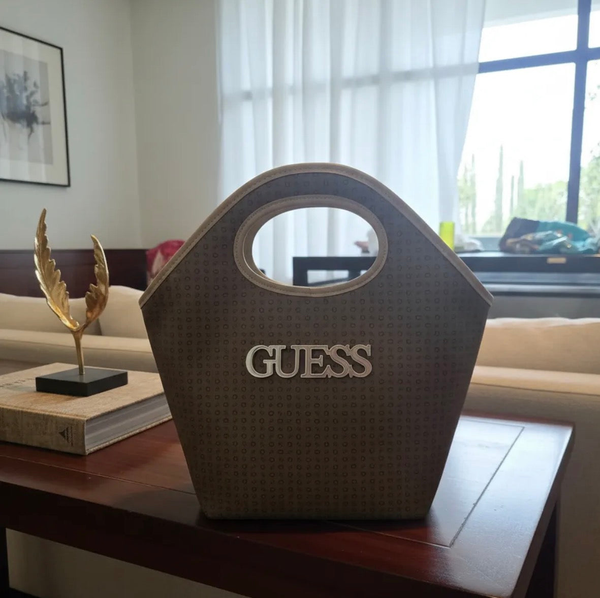 Lonchera Guess Brown tipo Bolso