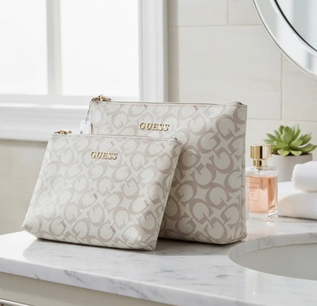 Set 2 pzas Guess Blanca Cosmetiqueras