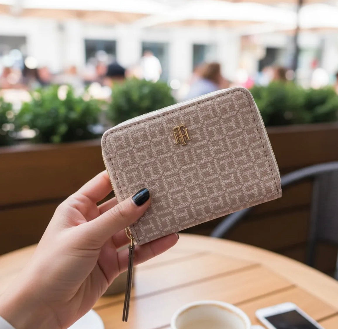 Tommy Hilfiger Cafe Billetera Para Dama